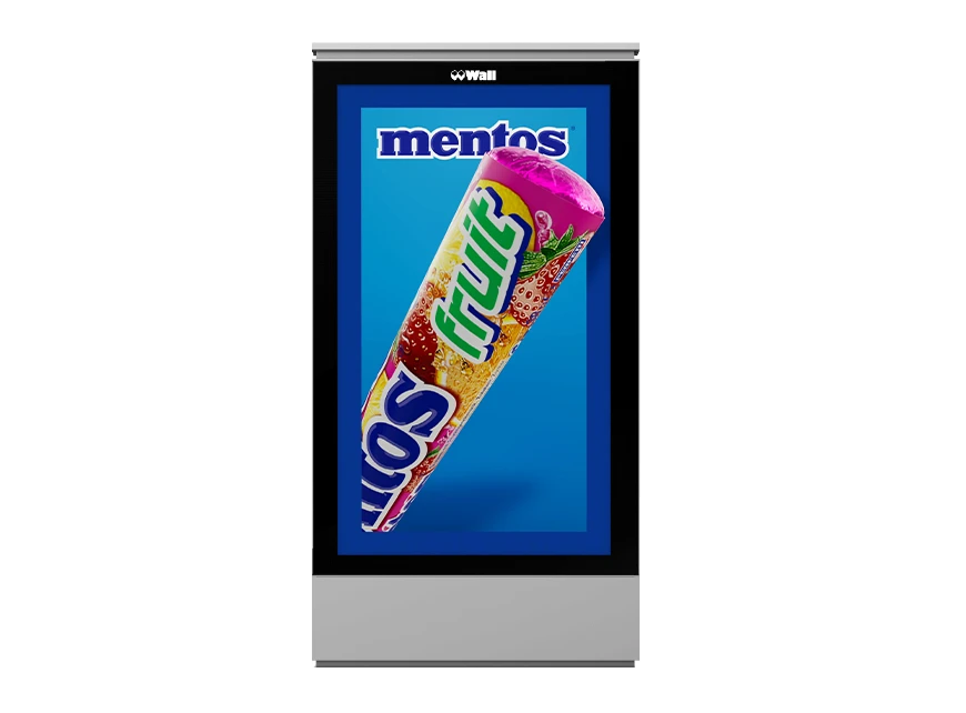 Freigestellter digitaler Werbeträger mit Süßwarenwerbung.