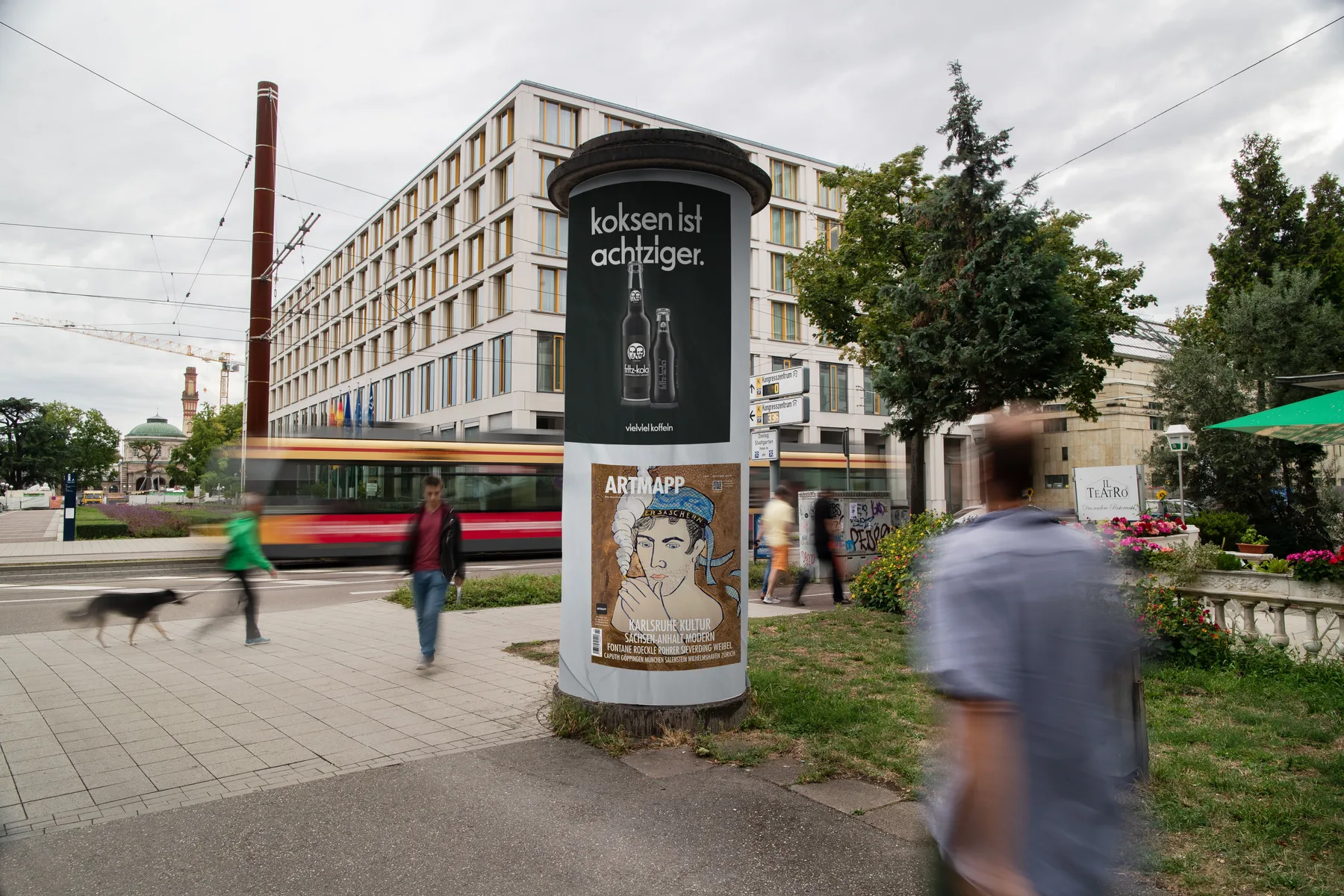 Allgemeinstelle mit OOH-Werbung in der Innenstadt von Karlsruhe.