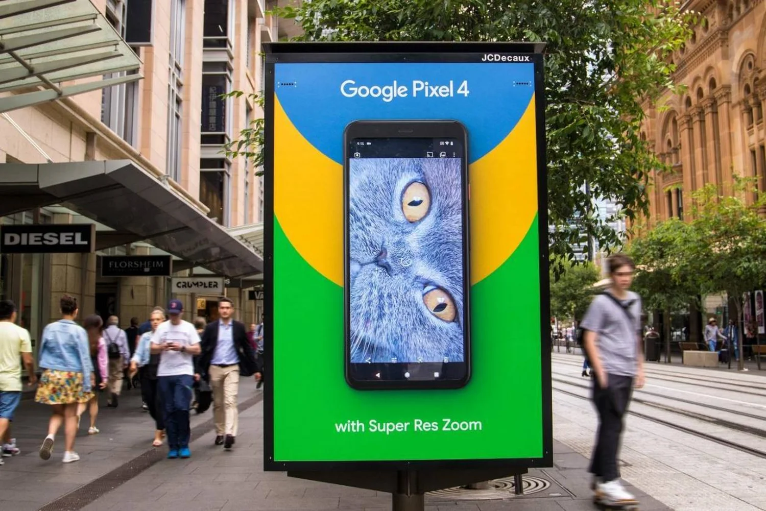 australia-google-pixel-embeddet-screen.webp