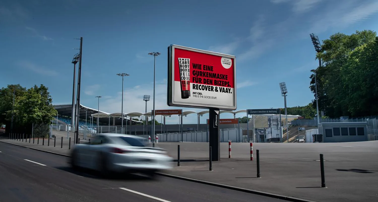 City Light Board mit Kosmetikwerbung in Saarbrücken