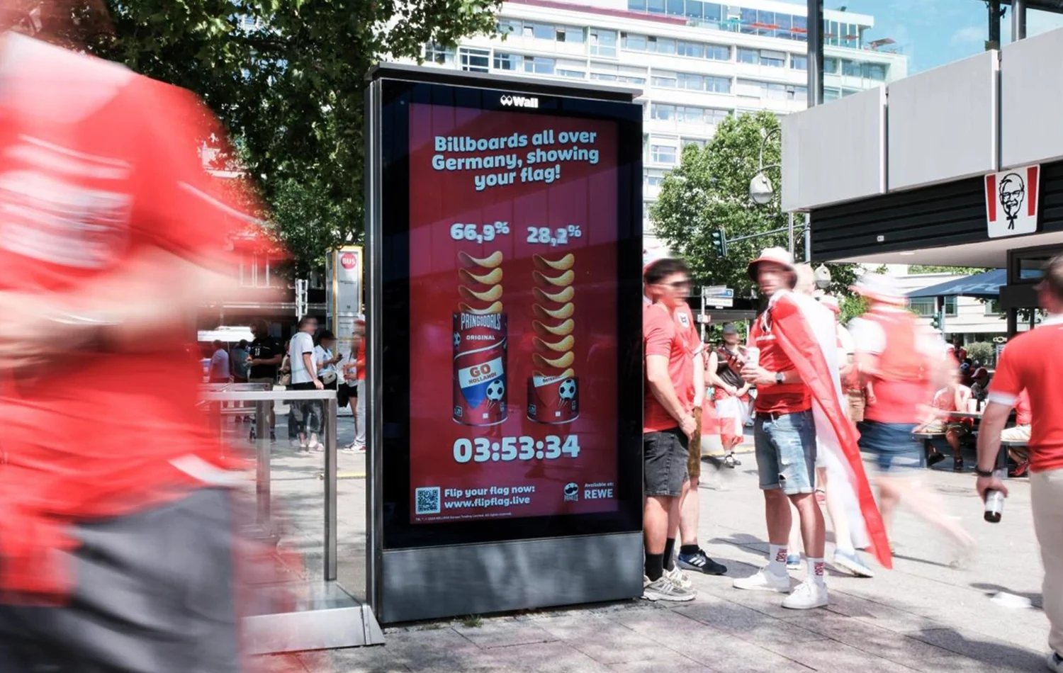 City Light Poster mit OOH-Kampagne eines Lebensmittelherstellers zu einem Sportevent in Berlin.