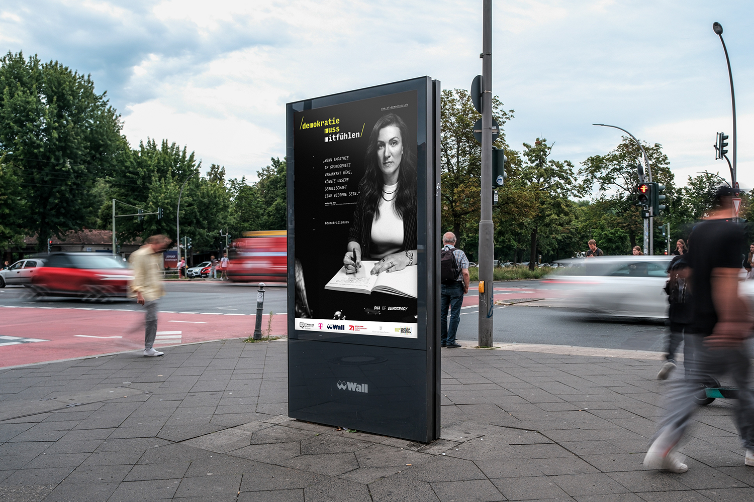 City Light Poster mit DNA of Democracy-Kampagne in Berlin.