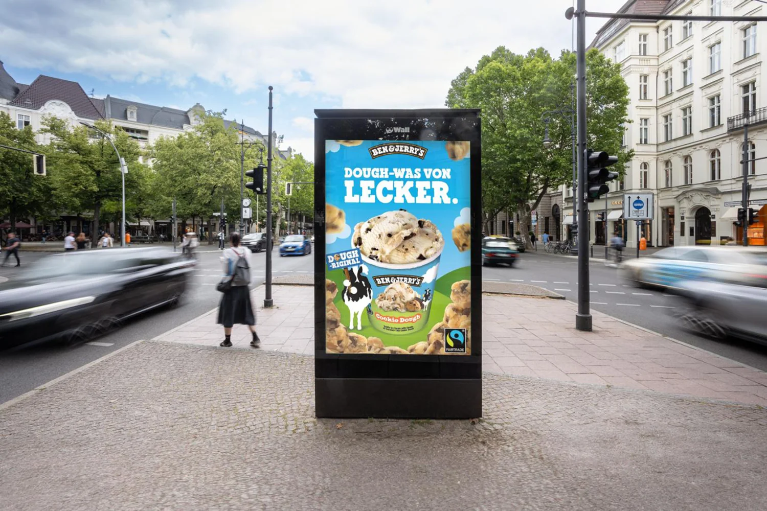 City Light Poster mit Eiswerbung am Kurfürstendamm in Berlin