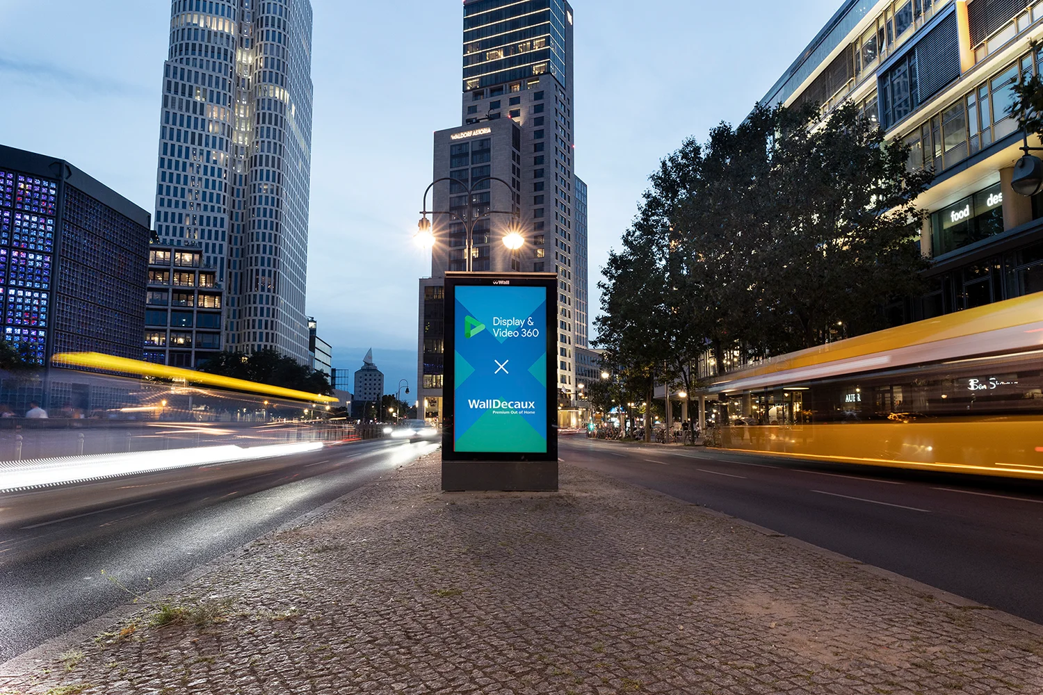 Digital City Light mit Motiv zur Integration des WallDecaux Inventars in Googles Display & Video 360 in Berlin.