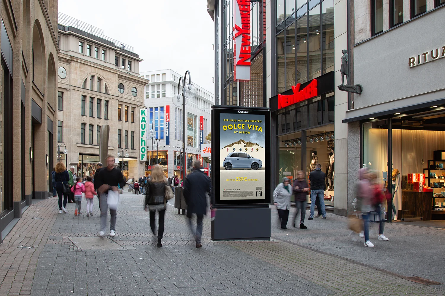 Digital City Light Poster mit Automobil-Werbung in Hamburg.