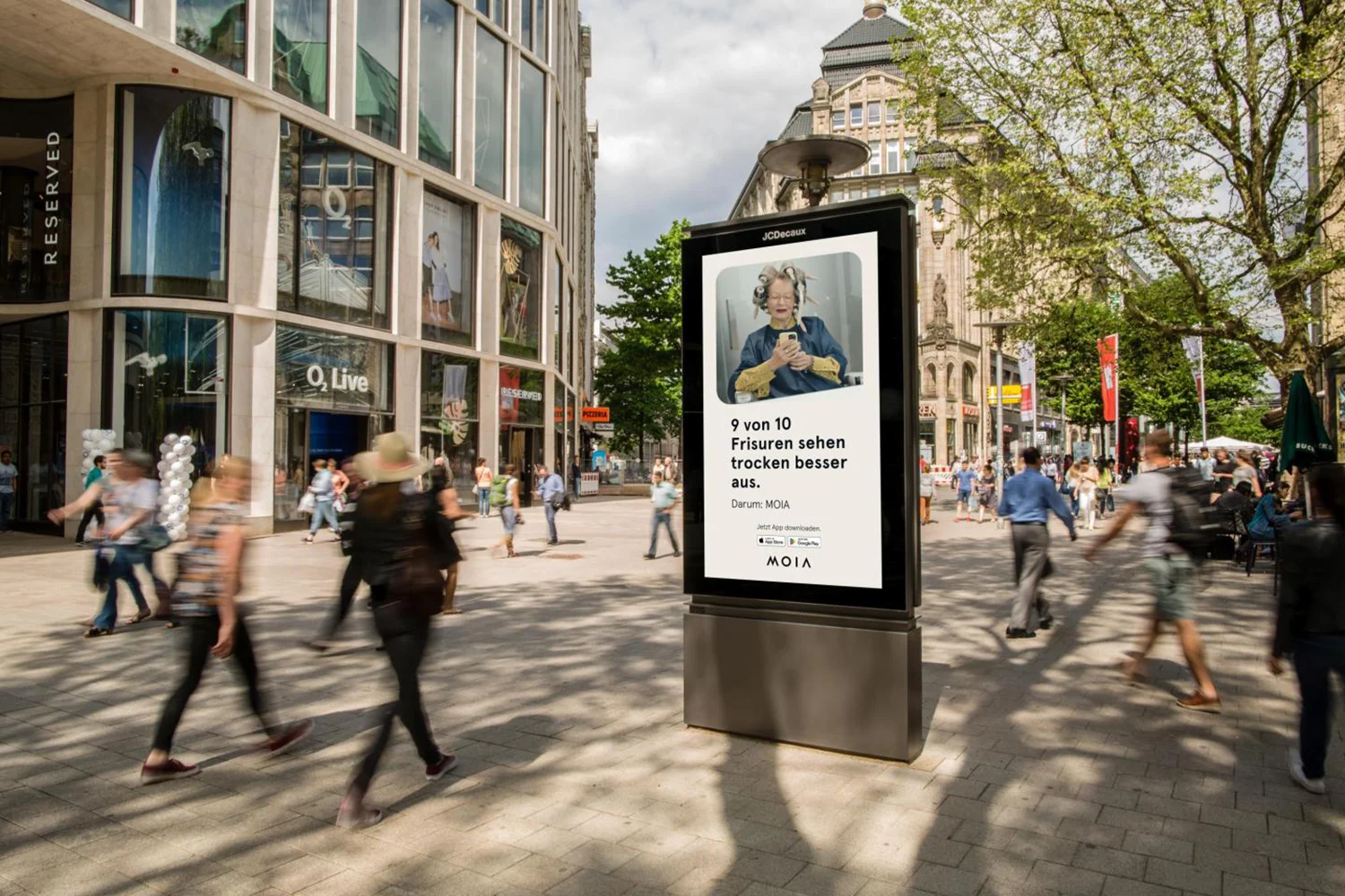 Digital City Light Poster mit Fahrdienst Werbung in Hamburg