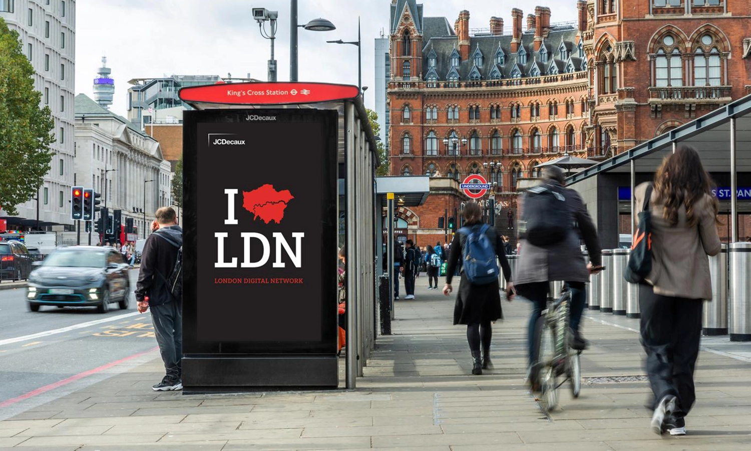 Digital City Light Poster am St Pancras in London zeigt eine „I Love London“-Kampagne. 