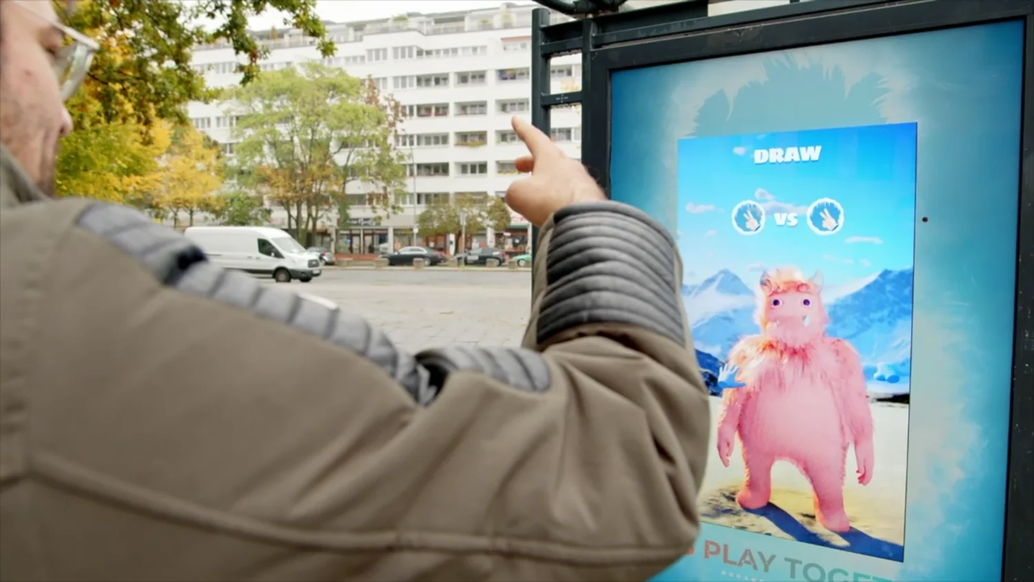 Digital City Light Poster mit interaktivem "Schere, Stein, Papier-Spiel".