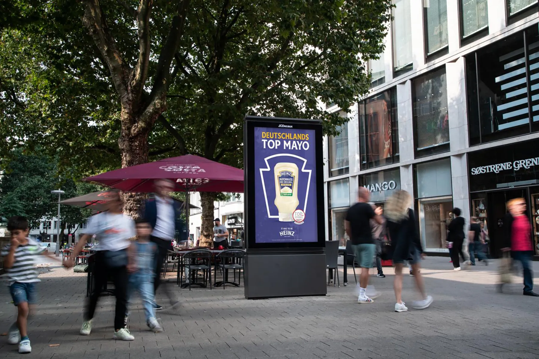 Digital City Light Poster mit Out of Home-Werbung eines Lebensmittelherstellers in der Spitalstraße Lilienstraße in Hamburg.