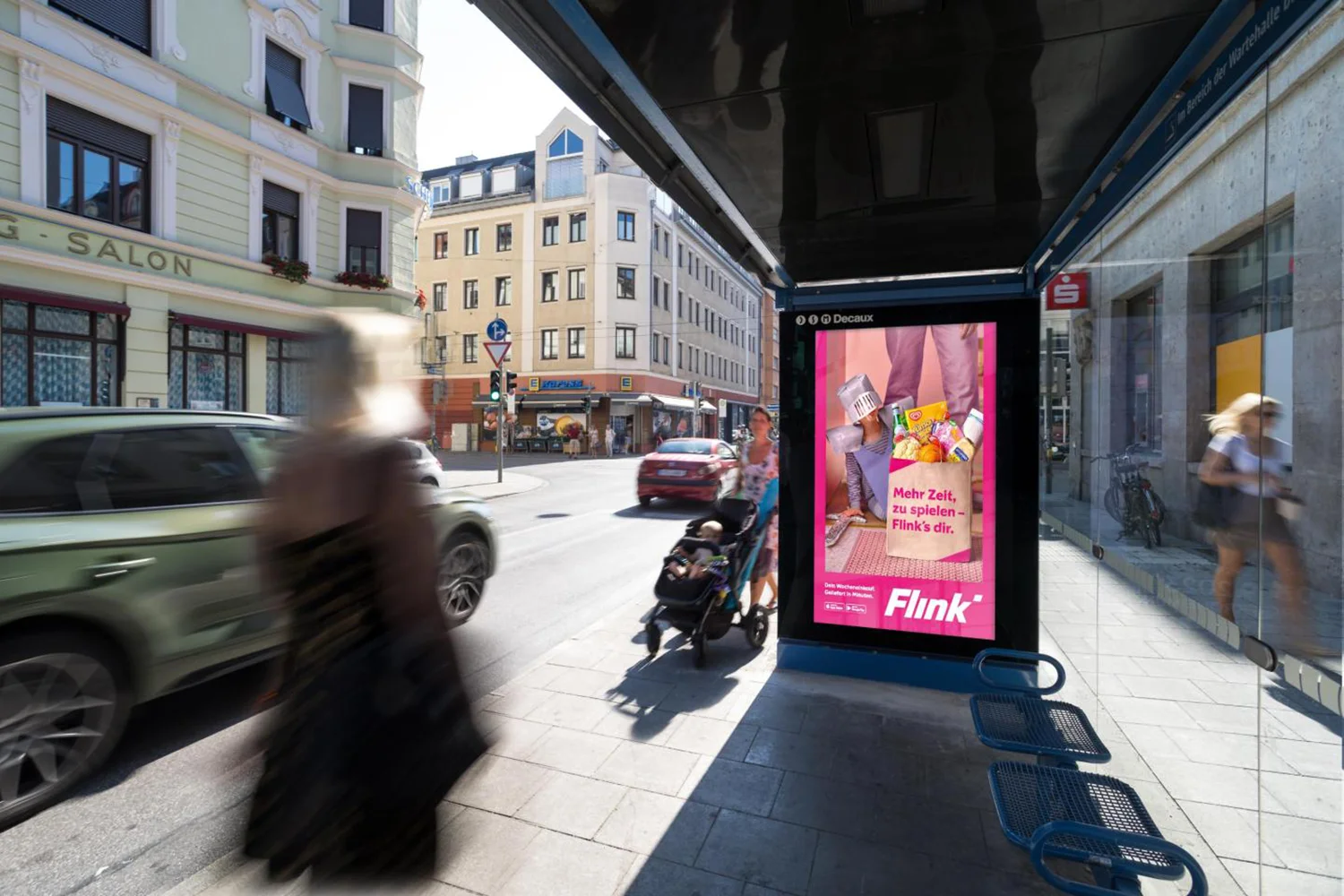 Digital City Light Poster mit einer Lieferservicewerbung an der Warthalle in der Schellingstrasse in München