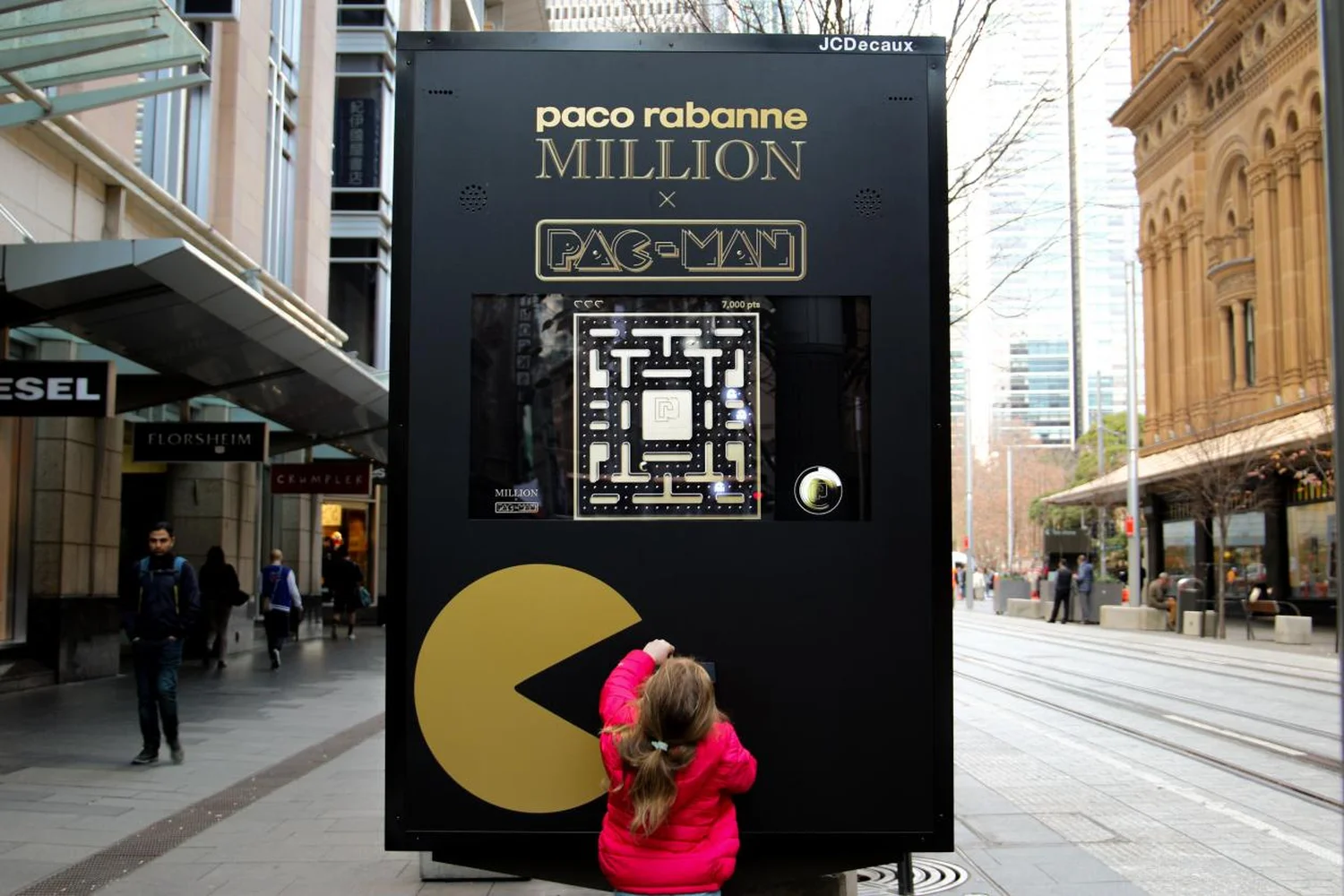sydney-pacmangame-dispenser-paco-rabanne-3.webp