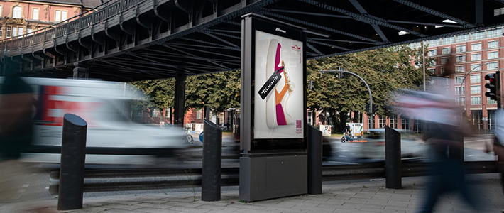 City Light Poster mit Schuhwerbung am Roedingsmarkt in Hamburg